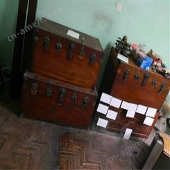 上海市老樟木箱收购价格   老箱子收购随叫随到